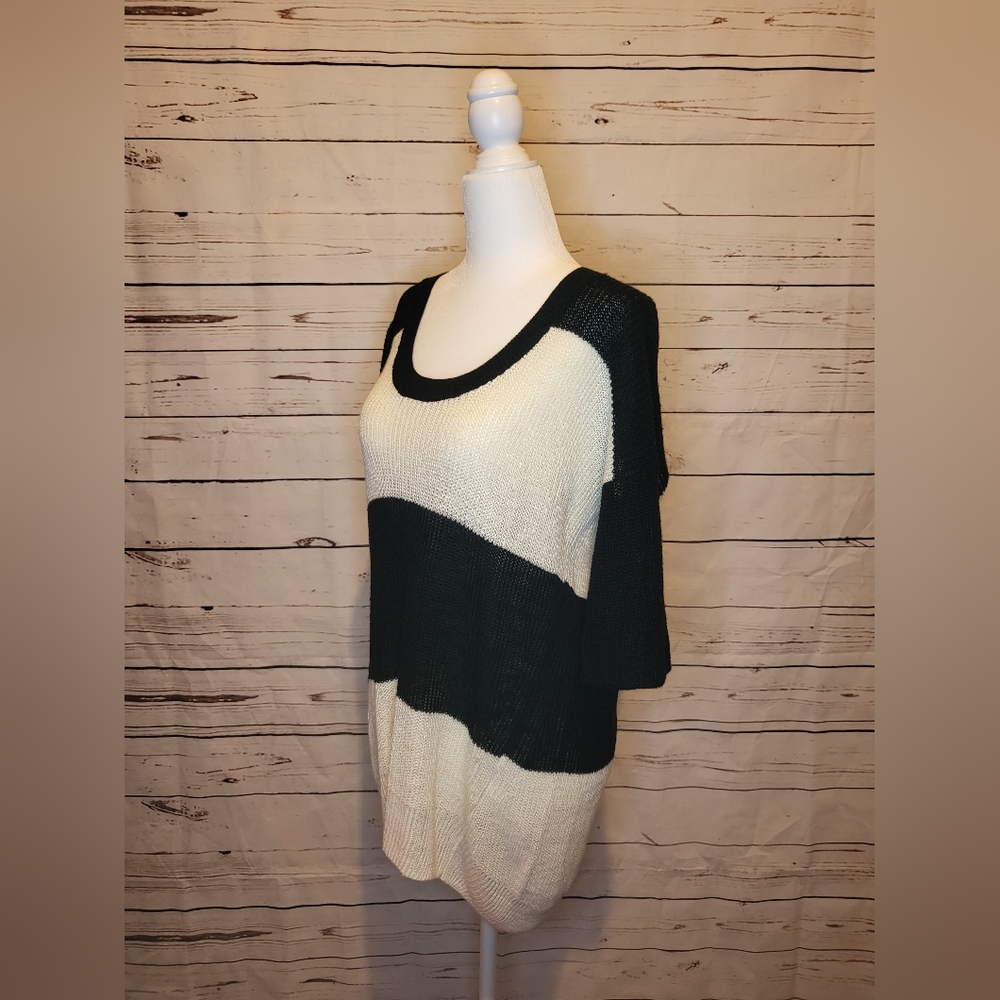 Banana Republic black and white color block sweater small